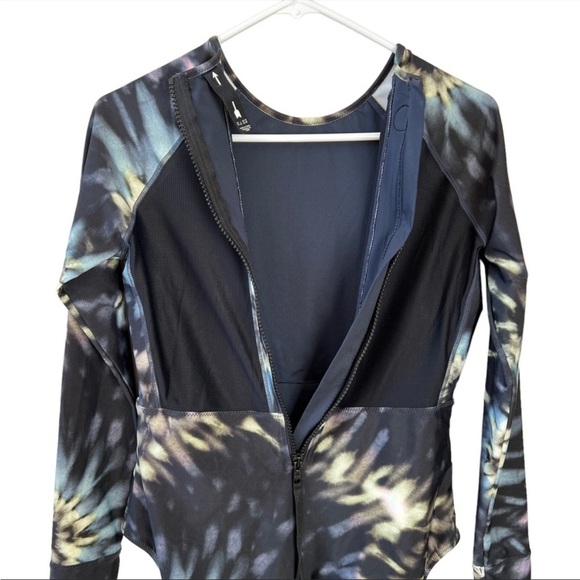 THE UPSIDE SURFSUIT, SIZE US 10. - Picture 13 of 14